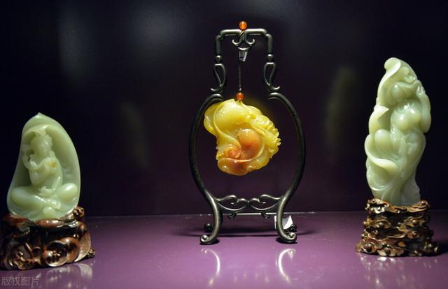 玉跟翡翠的区别在哪里,翡翠和玉石成分是什么-第3张图片-翡翠网 玉跟翡翠的区别在哪里,翡翠和玉石成分是什么-第3张图片-翡翠网