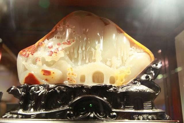 玉跟翡翠的区别在哪里,翡翠和玉石成分是什么-第4张图片-翡翠网 玉跟翡翠的区别在哪里,翡翠和玉石成分是什么-第4张图片-翡翠网