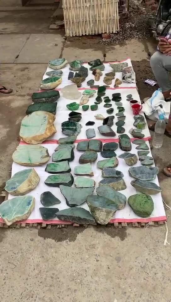 玉跟翡翠的区别在哪里,翡翠和玉石成分是什么-第7张图片-翡翠网 玉跟翡翠的区别在哪里,翡翠和玉石成分是什么-第7张图片-翡翠网