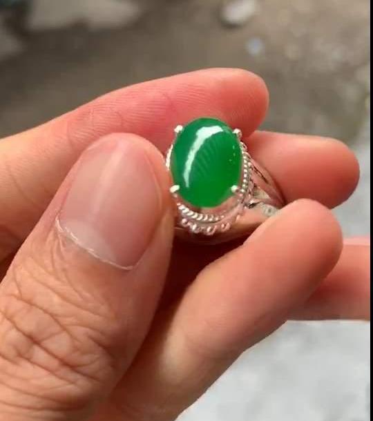 玉跟翡翠的区别在哪里,翡翠和玉石成分是什么-第10张图片-翡翠网 玉跟翡翠的区别在哪里,翡翠和玉石成分是什么-第10张图片-翡翠网