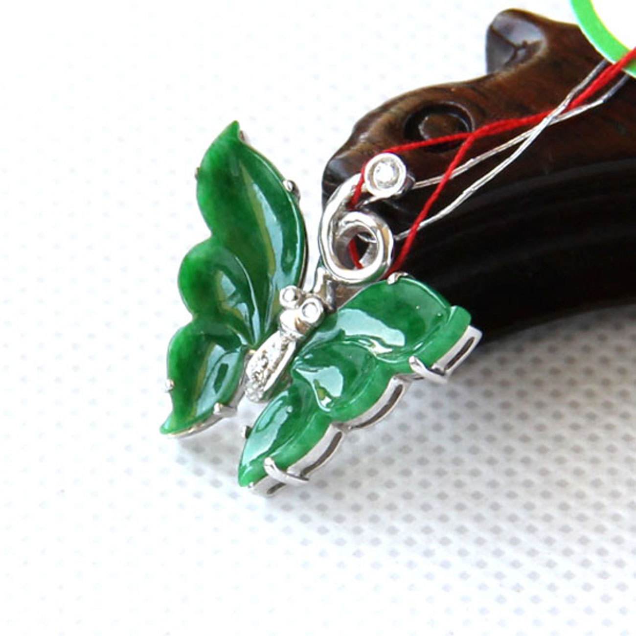 女人戴翡翠玉吊坠有什么好处,翡翠玉吊坠图片及价格-第1张图片-翡翠网 女人戴翡翠玉吊坠有什么好处,翡翠玉吊坠图片及价格-第1张图片-翡翠网