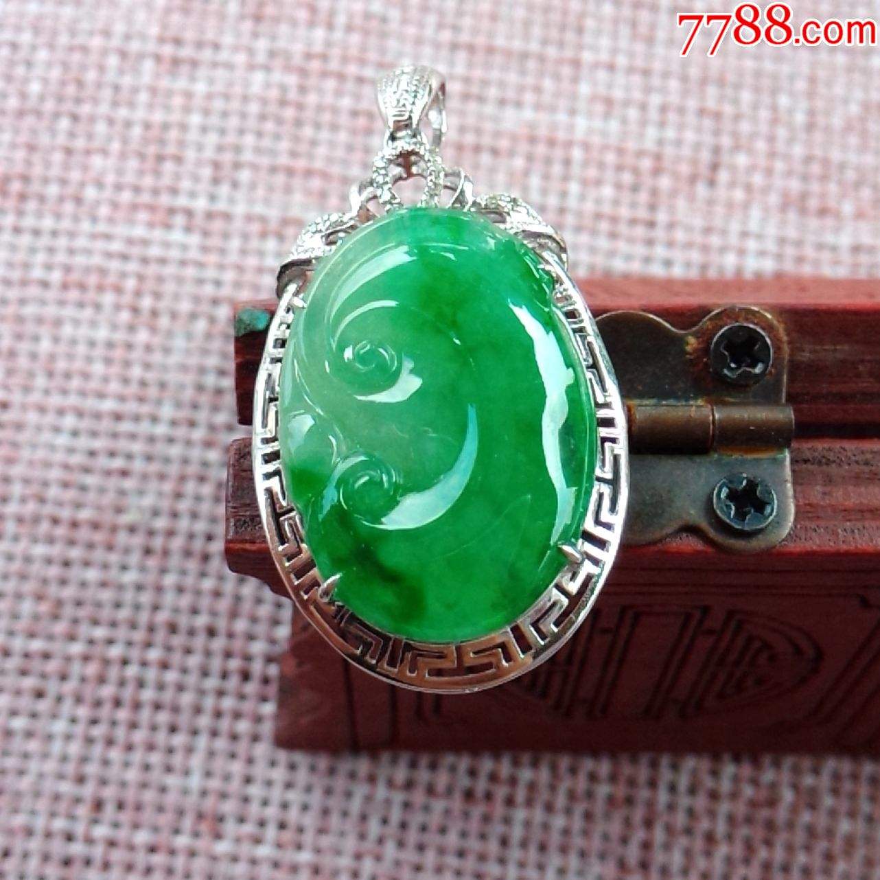 女人戴翡翠玉吊坠有什么好处,翡翠玉吊坠图片及价格-第2张图片-翡翠网 女人戴翡翠玉吊坠有什么好处,翡翠玉吊坠图片及价格-第2张图片-翡翠网