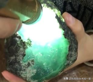 关于白冰翡翠原石1公斤市场价多少钱的信息-第3张图片-翡翠网 关于白冰翡翠原石1公斤市场价多少钱的信息-第3张图片-翡翠网