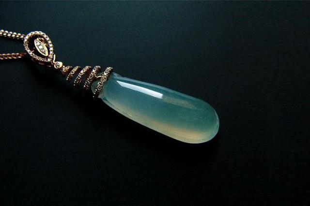 浅灰绿色翡翠a货手镯多少钱翡翠镯子的价位-第14张图片-翡翠网 浅灰绿色翡翠a货手镯多少钱翡翠镯子的价位-第14张图片-翡翠网