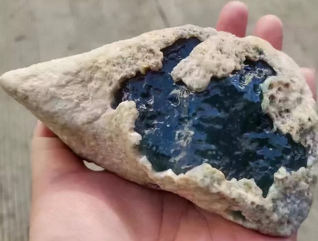 关于白色翡翠原石图片的信息-第2张图片-翡翠网 关于白色翡翠原石图片的信息-第2张图片-翡翠网