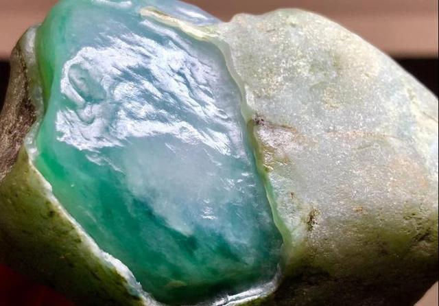 关于白色翡翠原石图片的信息-第7张图片-翡翠网 关于白色翡翠原石图片的信息-第7张图片-翡翠网