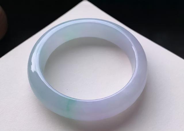 帮忙看看翡翠手镯2000买的值抖音直播间卖几千的玉镯-第3张图片-翡翠网 帮忙看看翡翠手镯2000买的值抖音直播间卖几千的玉镯-第3张图片-翡翠网