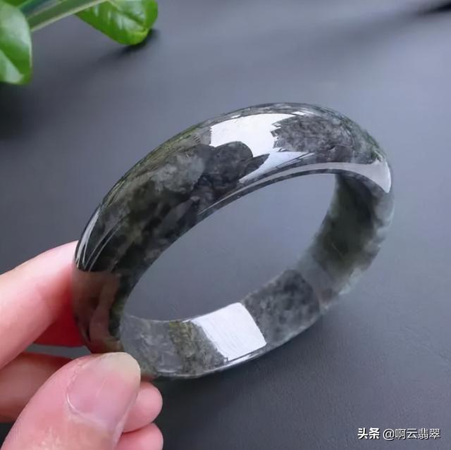 和田墨玉透光吗翡翠墨玉原石-第5张图片-翡翠网 和田墨玉透光吗翡翠墨玉原石-第5张图片-翡翠网