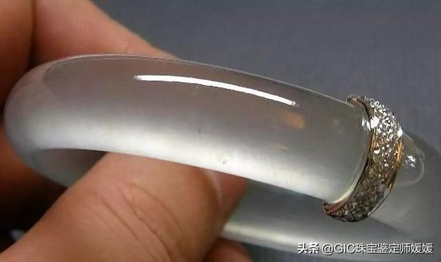 翡翠手镯碰撞坏了,玉镯子摔坏要不要扔掉-第14张图片-翡翠网 翡翠手镯碰撞坏了,玉镯子摔坏要不要扔掉-第14张图片-翡翠网