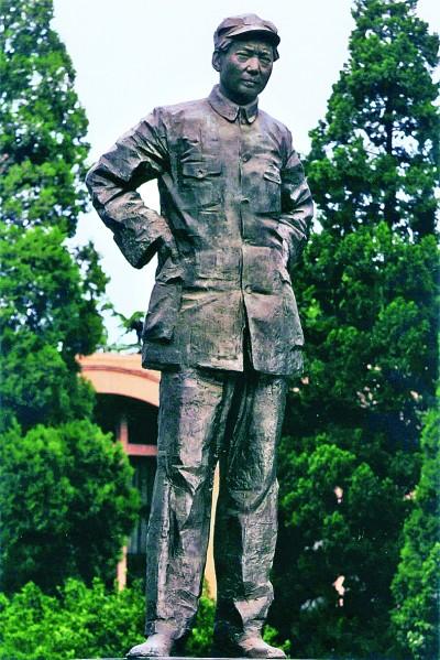 翡翠原石怎样剥皮漯河翡翠原石剥皮-第2张图片-翡翠网 翡翠原石怎样剥皮漯河翡翠原石剥皮-第2张图片-翡翠网