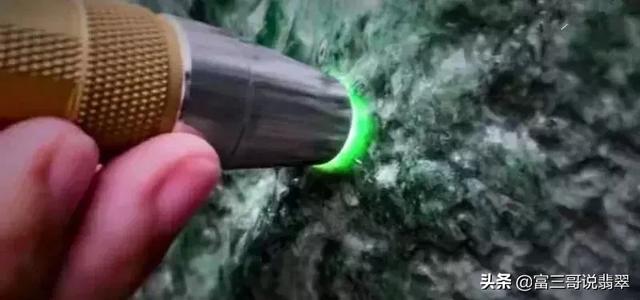 12万公斤翡翠原石翡翠原石叫什么-第7张图片-翡翠网 12万公斤翡翠原石翡翠原石叫什么-第7张图片-翡翠网