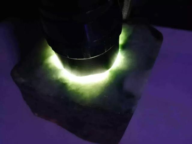 翡翠赌石知识与经验文章翡翠毛料原石-第2张图片-翡翠网 翡翠赌石知识与经验文章翡翠毛料原石-第2张图片-翡翠网