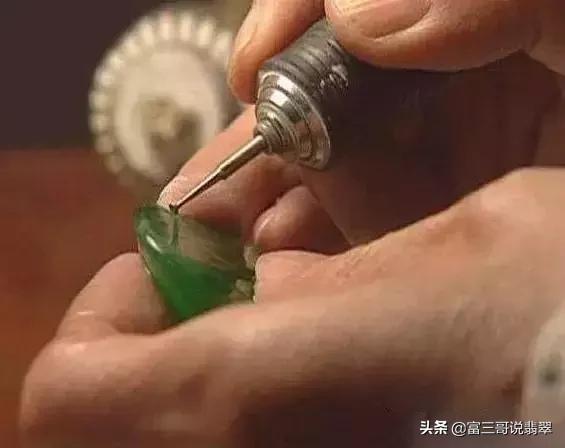 缅甸翡翠原石图片高清缅甸翡翠原石多少钱一公斤-第13张图片-翡翠网 缅甸翡翠原石图片高清缅甸翡翠原石多少钱一公斤-第13张图片-翡翠网