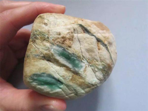 翡翠福瓜的价格翡翠福瓜吊坠寓意-第1张图片-翡翠网 翡翠福瓜的价格翡翠福瓜吊坠寓意-第1张图片-翡翠网