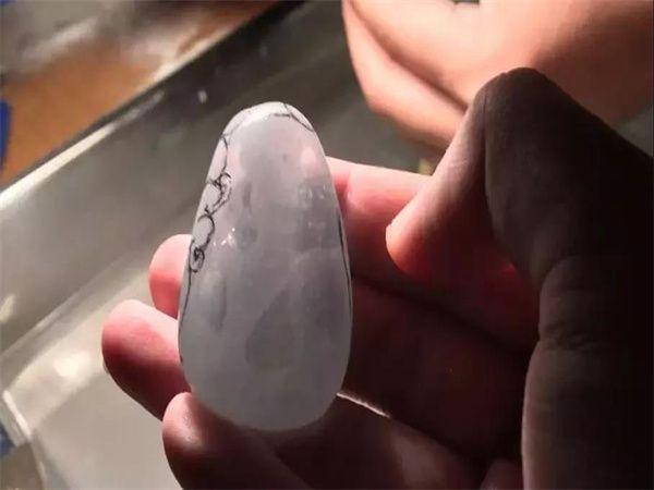 翡翠福瓜的价格翡翠福瓜吊坠寓意-第5张图片-翡翠网 翡翠福瓜的价格翡翠福瓜吊坠寓意-第5张图片-翡翠网