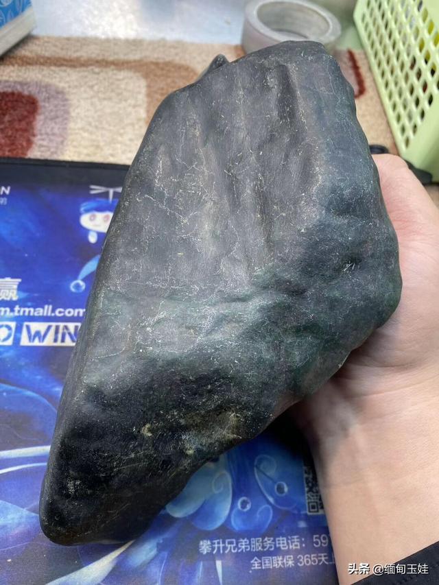 会卡场口的原石特点格应角场区翡翠原石-第4张图片-翡翠网 会卡场口的原石特点格应角场区翡翠原石-第4张图片-翡翠网