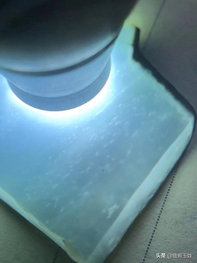 会卡场口的原石特点格应角场区翡翠原石-第6张图片-翡翠网 会卡场口的原石特点格应角场区翡翠原石-第6张图片-翡翠网