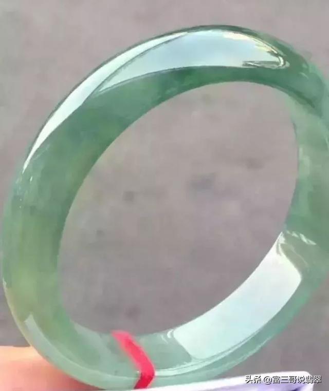 翡翠手镯和萤石,萤石与玉石怎么区分-第2张图片-翡翠网 翡翠手镯和萤石,萤石与玉石怎么区分-第2张图片-翡翠网