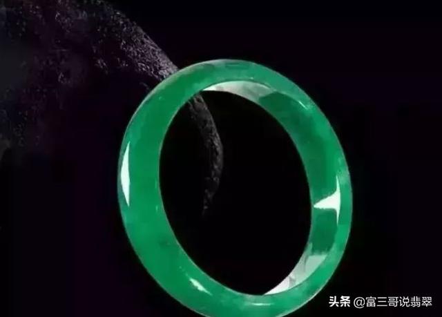 翡翠手镯和萤石,萤石与玉石怎么区分-第4张图片-翡翠网 翡翠手镯和萤石,萤石与玉石怎么区分-第4张图片-翡翠网