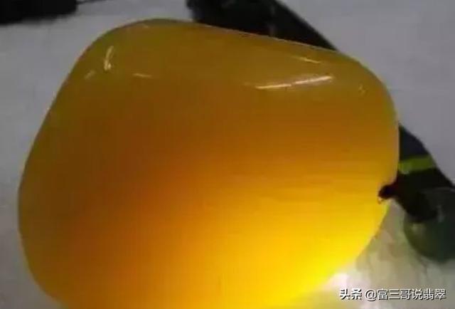 翡翠手镯和萤石,萤石与玉石怎么区分-第9张图片-翡翠网 翡翠手镯和萤石,萤石与玉石怎么区分-第9张图片-翡翠网