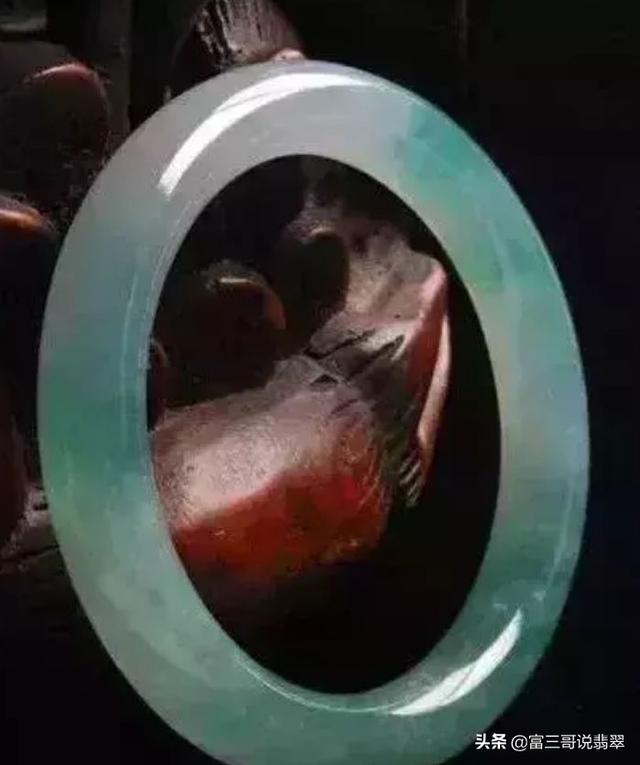 翡翠手镯和萤石,萤石与玉石怎么区分-第13张图片-翡翠网 翡翠手镯和萤石,萤石与玉石怎么区分-第13张图片-翡翠网