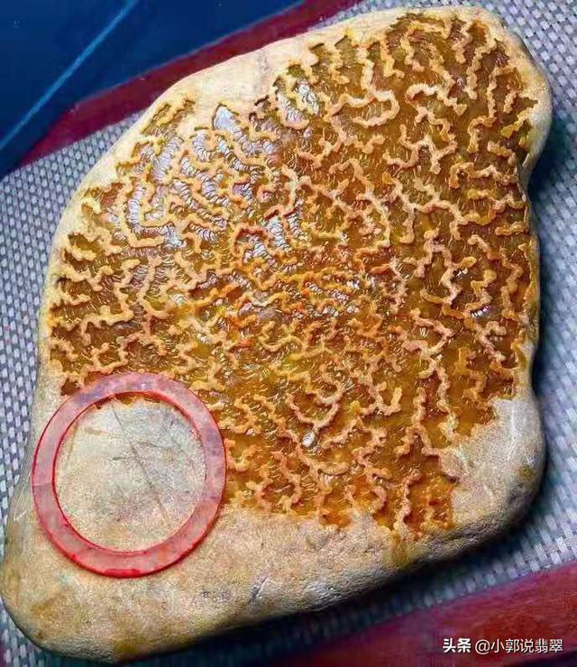 是皮克传的吗翡翠原石皮克-第4张图片-翡翠网 是皮克传的吗翡翠原石皮克-第4张图片-翡翠网