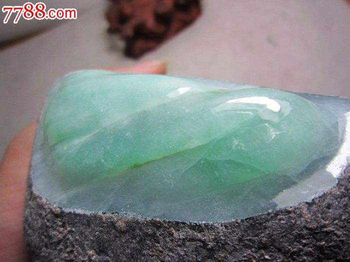 缅甸永州美女小露卖翡翠原石的简单介绍-第2张图片-翡翠网 缅甸永州美女小露卖翡翠原石的简单介绍-第2张图片-翡翠网
