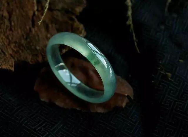 翡翠原石的价位如何定价翡翠价格-第4张图片-翡翠网 翡翠原石的价位如何定价翡翠价格-第4张图片-翡翠网