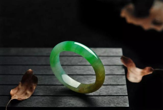 翡翠原石的价位如何定价翡翠价格-第5张图片-翡翠网 翡翠原石的价位如何定价翡翠价格-第5张图片-翡翠网