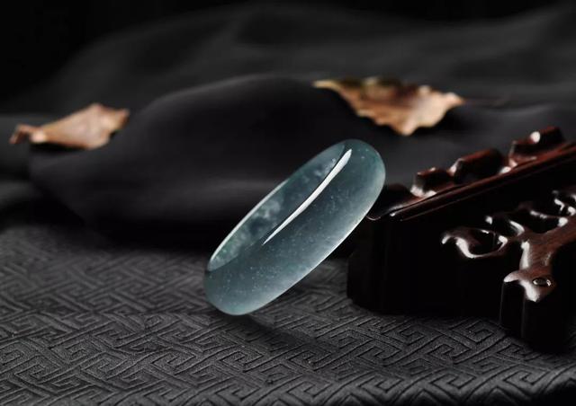 翡翠原石的价位如何定价翡翠价格-第7张图片-翡翠网 翡翠原石的价位如何定价翡翠价格-第7张图片-翡翠网