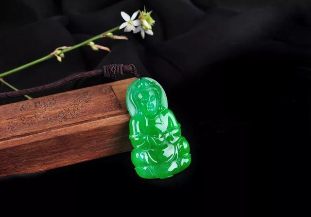 翡翠原石的价位如何定价翡翠价格-第10张图片-翡翠网 翡翠原石的价位如何定价翡翠价格-第10张图片-翡翠网