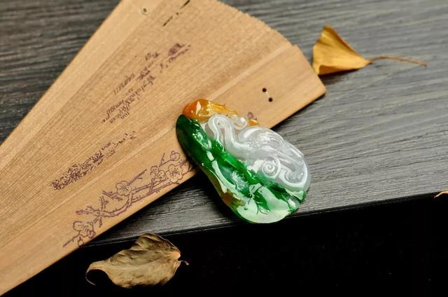 翡翠原石的价位如何定价翡翠价格-第11张图片-翡翠网 翡翠原石的价位如何定价翡翠价格-第11张图片-翡翠网