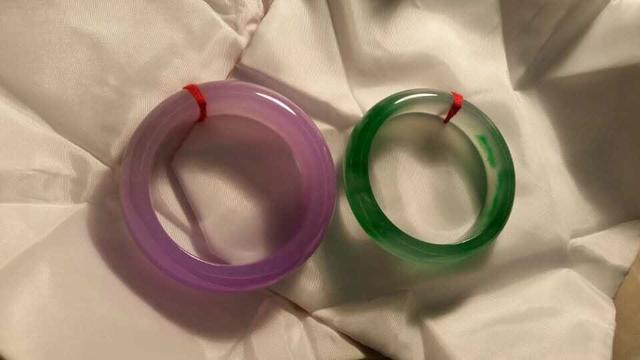 2万的翡翠手镯,翡翠手镯横裂雕仿古纹-第13张图片-翡翠网 2万的翡翠手镯,翡翠手镯横裂雕仿古纹-第13张图片-翡翠网