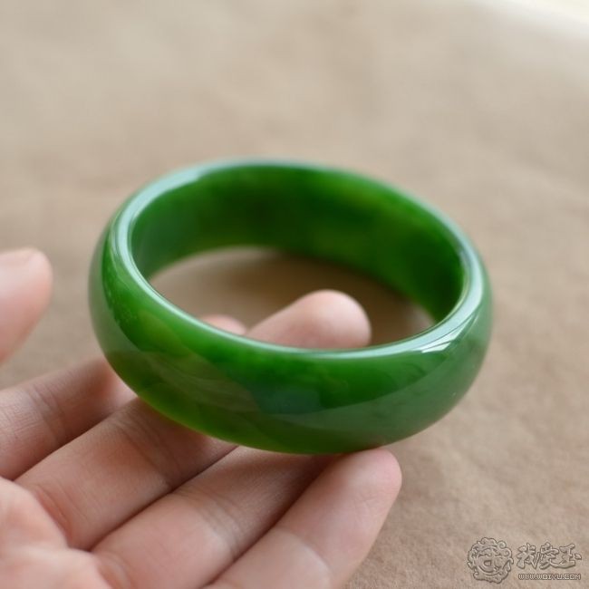 俄料翡翠手镯怎么样,俄料的白玉手镯怎么样-第1张图片-翡翠网 俄料翡翠手镯怎么样,俄料的白玉手镯怎么样-第1张图片-翡翠网