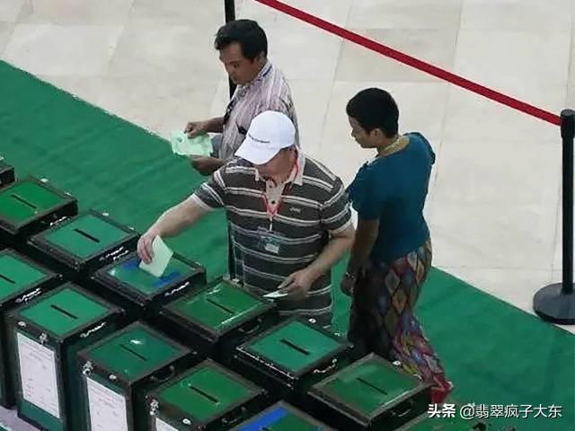 买翡翠原石批发翡翠赌石批发价格-第5张图片-翡翠网 买翡翠原石批发翡翠赌石批发价格-第5张图片-翡翠网