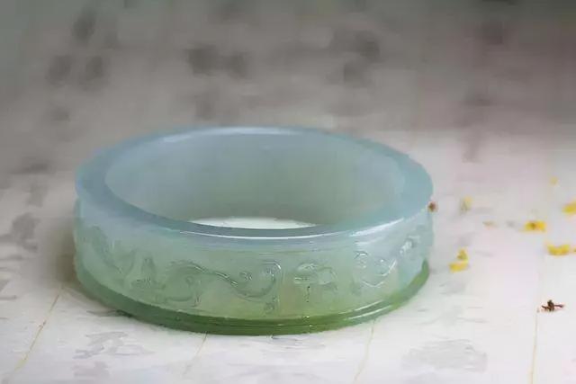 翡翠手镯常见石纹图片,翡翠手镯纹路图片大全-第7张图片-翡翠网 翡翠手镯常见石纹图片,翡翠手镯纹路图片大全-第7张图片-翡翠网