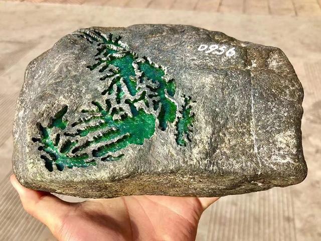 翡翠的种老嫩怎么看,翡翠原石的种怎么看-第1张图片-翡翠网 翡翠的种老嫩怎么看,翡翠原石的种怎么看-第1张图片-翡翠网