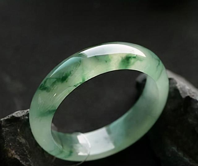 翡翠的种老嫩怎么看,翡翠原石的种怎么看-第4张图片-翡翠网 翡翠的种老嫩怎么看,翡翠原石的种怎么看-第4张图片-翡翠网