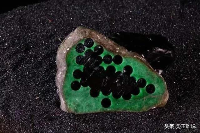 镯心雕刻图案翡翠手镯芯料车珠子合适吗-第7张图片-翡翠网 镯心雕刻图案翡翠手镯芯料车珠子合适吗-第7张图片-翡翠网