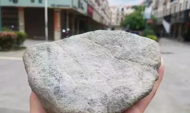 关于有蜻蜓翅的翡翠原石的信息-第4张图片-翡翠网 关于有蜻蜓翅的翡翠原石的信息-第4张图片-翡翠网