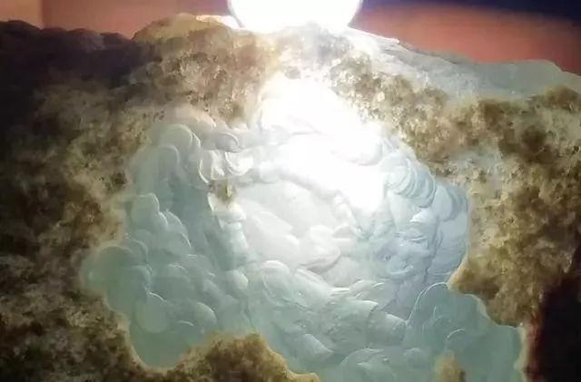 关于有蜻蜓翅的翡翠原石的信息-第7张图片-翡翠网 关于有蜻蜓翅的翡翠原石的信息-第7张图片-翡翠网