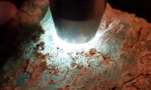 关于有蜻蜓翅的翡翠原石的信息-第8张图片-翡翠网 关于有蜻蜓翅的翡翠原石的信息-第8张图片-翡翠网