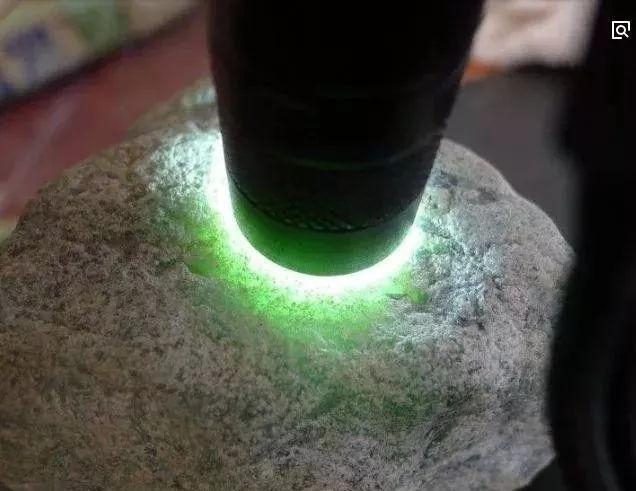 关于有蜻蜓翅的翡翠原石的信息-第9张图片-翡翠网 关于有蜻蜓翅的翡翠原石的信息-第9张图片-翡翠网