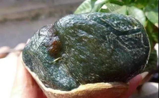 打磨翡翠原石如何鉴定翡翠原石和半山水石-第1张图片-翡翠网 打磨翡翠原石如何鉴定翡翠原石和半山水石-第1张图片-翡翠网