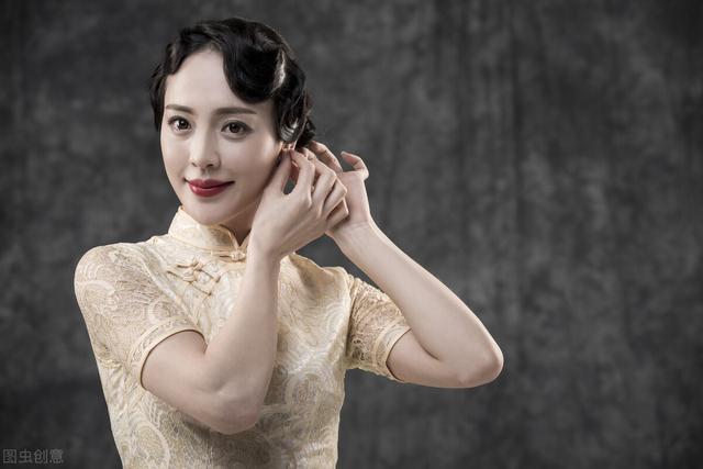 两千左右的翡翠手镯两千多的翡翠手镯怎么样-第1张图片-翡翠网 两千左右的翡翠手镯两千多的翡翠手镯怎么样-第1张图片-翡翠网