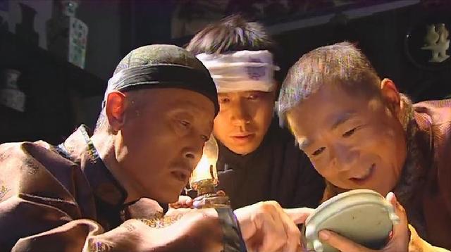 两千左右的翡翠手镯两千多的翡翠手镯怎么样-第5张图片-翡翠网 两千左右的翡翠手镯两千多的翡翠手镯怎么样-第5张图片-翡翠网