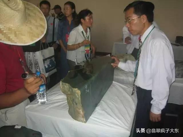 一个亿的翡翠原石,价值4亿的翡翠原石-第9张图片-翡翠网 一个亿的翡翠原石,价值4亿的翡翠原石-第9张图片-翡翠网