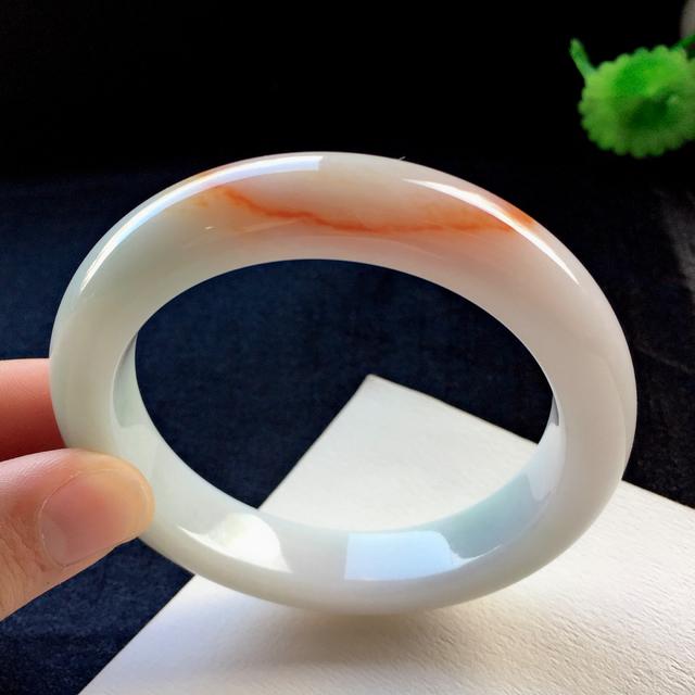 1w的翡翠手镯概率a货翡翠手镯-第4张图片-翡翠网 1w的翡翠手镯概率a货翡翠手镯-第4张图片-翡翠网