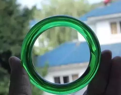 啤酒瓶底祖母绿啤酒瓶底翡翠价格-第1张图片-翡翠网 啤酒瓶底祖母绿啤酒瓶底翡翠价格-第1张图片-翡翠网