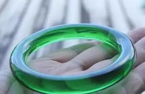 啤酒瓶底祖母绿啤酒瓶底翡翠价格-第2张图片-翡翠网 啤酒瓶底祖母绿啤酒瓶底翡翠价格-第2张图片-翡翠网